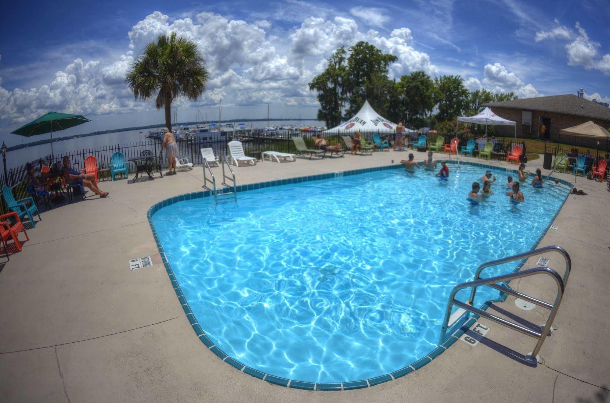 Crystal Cove Riverfront Resort Палатка Экстерьер фото